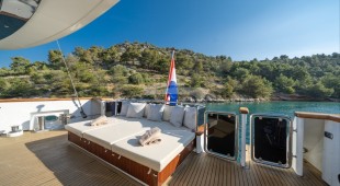 Navilux East Mediterranean