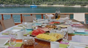 Papa Joe East Mediterranean