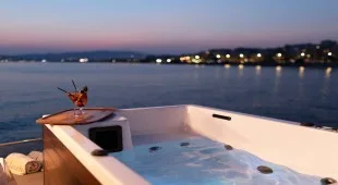 Questa E Vita Greece, Turkey