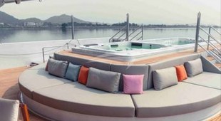 White Pearl Indian Ocean