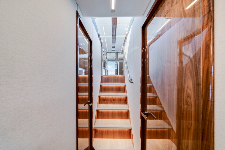 50 Sports Motor Yacht Yacht Photos Pics 