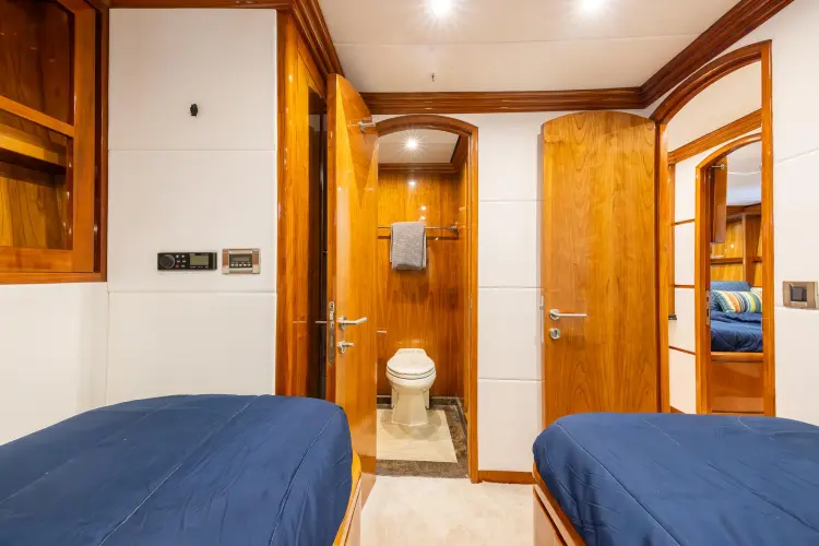 Ocean 1 Yacht Photos Pics 