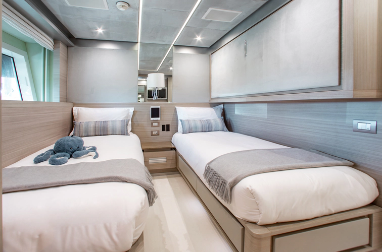 Emina Yacht Photos Pics 