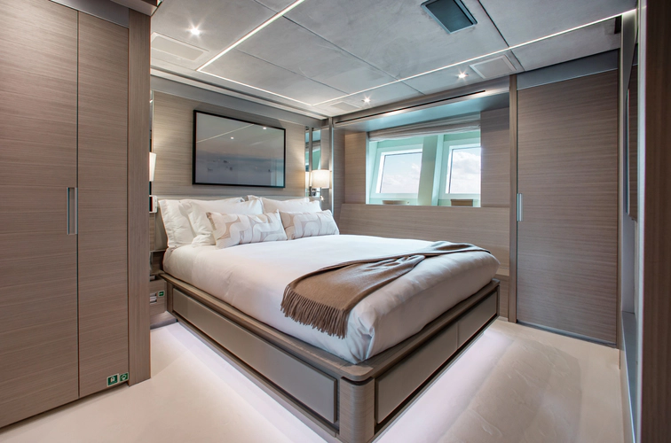 Emina Yacht Photos Pics 