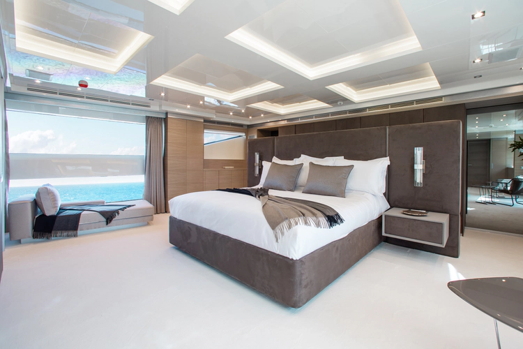 Emina Yacht Photos Pics 