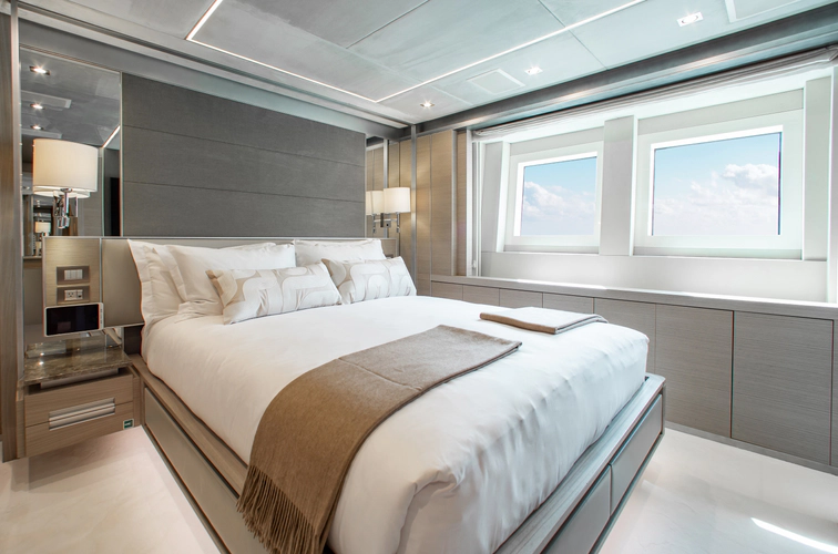 Emina Yacht Photos Pics 