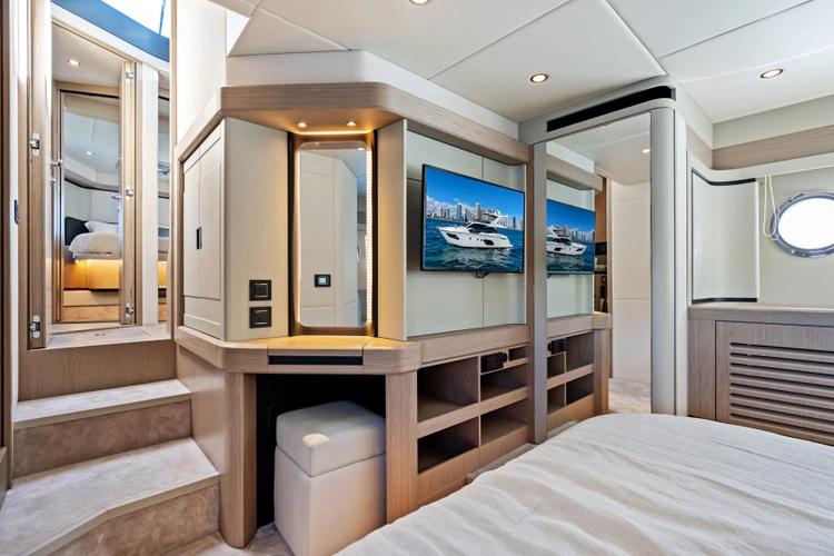 Emerald Yacht Photos Pics 