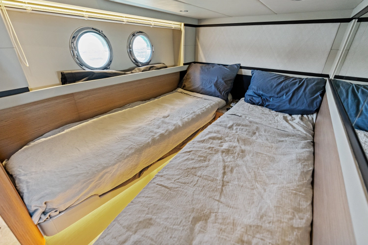 Emerald Yacht Photos Pics 