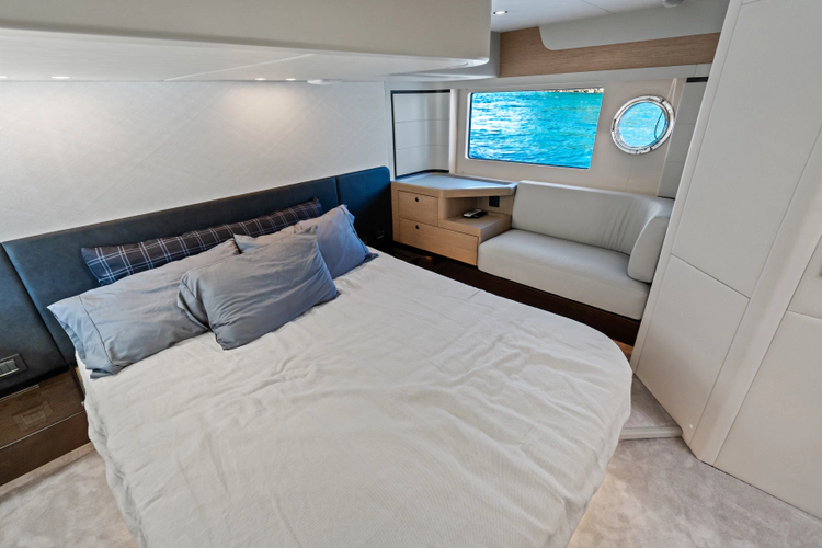 Emerald Yacht Photos Pics 