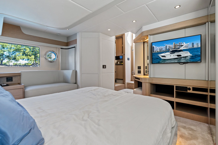 Emerald Yacht Photos Pics 