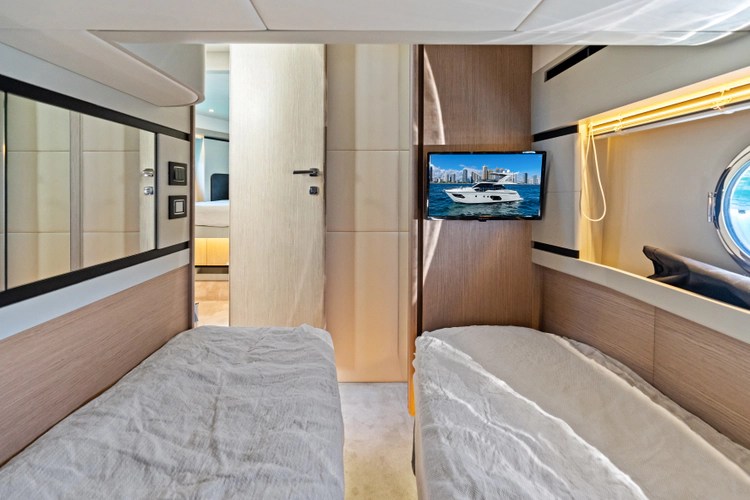 Emerald Yacht Photos Pics 