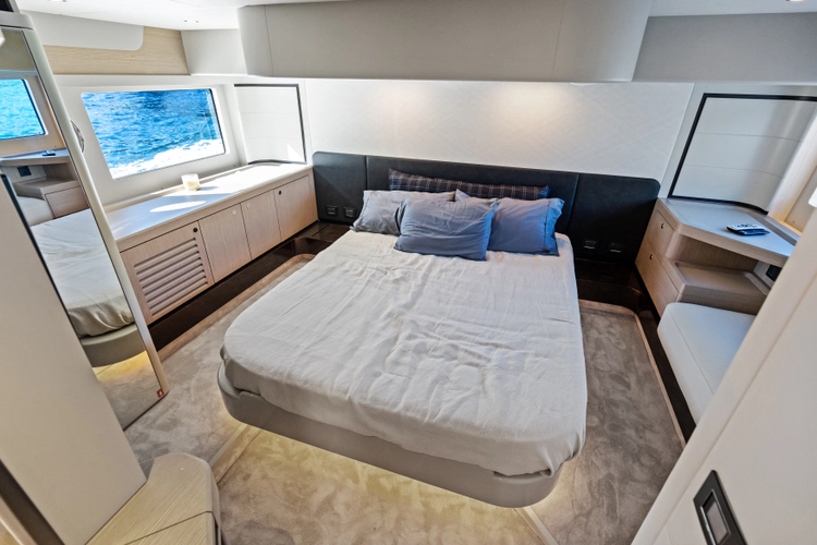 Emerald Yacht Photos Pics 