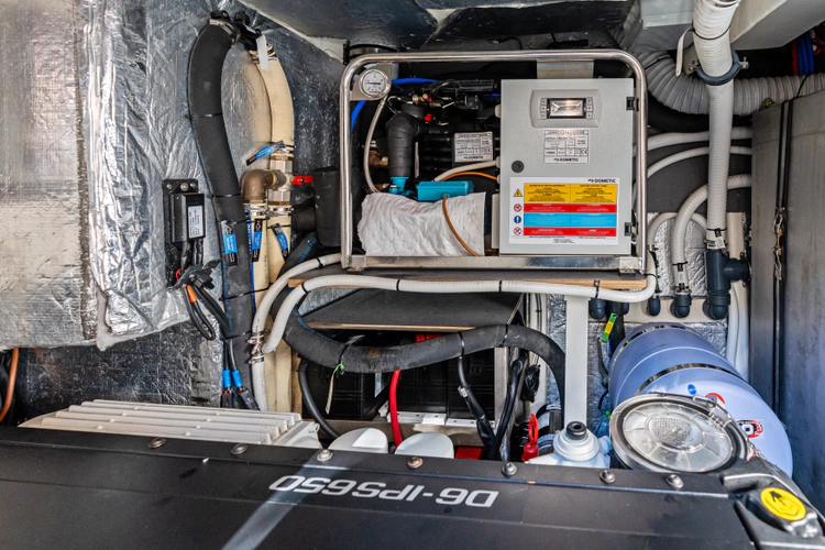 Emerald Yacht Photos Pics 