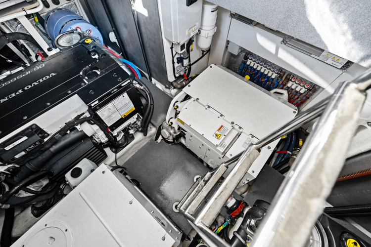 Emerald Yacht Photos Pics 