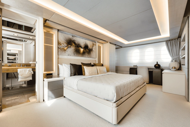 Serendipity Yacht Photos Pics 