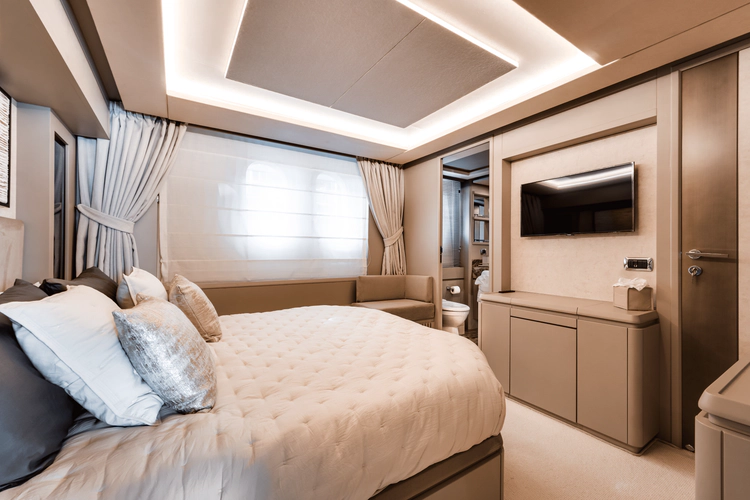 Serendipity Yacht Photos Pics 
