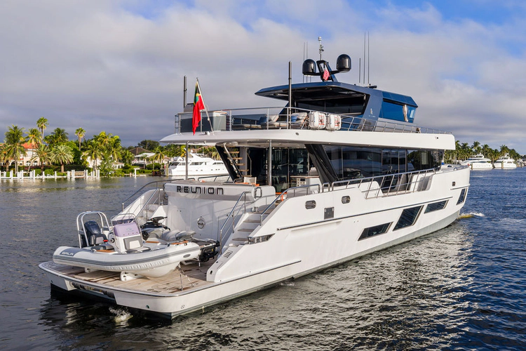 Reunion Yacht Photos Pics 