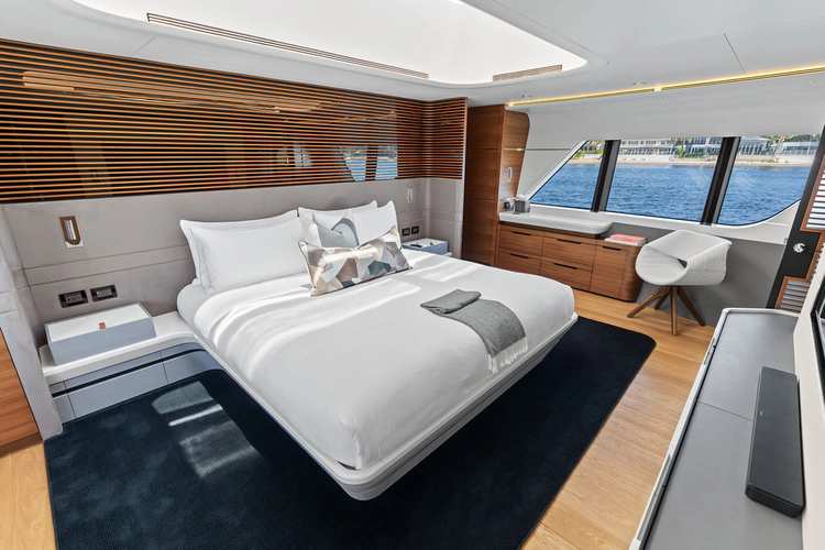 Reunion Yacht Photos Pics 