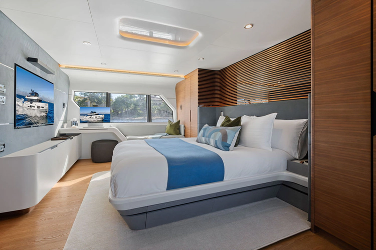 Reunion Yacht Photos Pics 