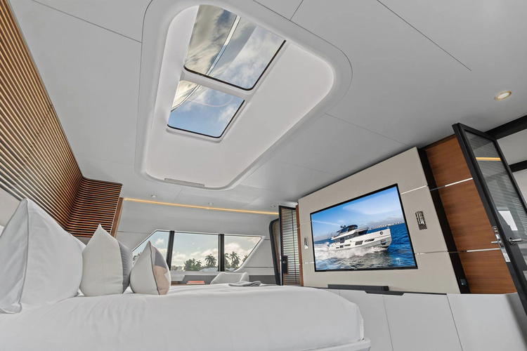 Reunion Yacht Photos Pics 