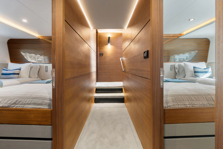 Reunion Yacht Photos Pics 
