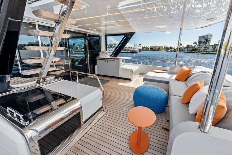 Reunion Yacht Photos Pics 