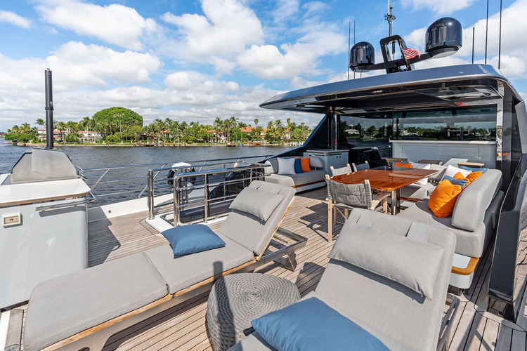 Reunion Yacht Photos Pics 