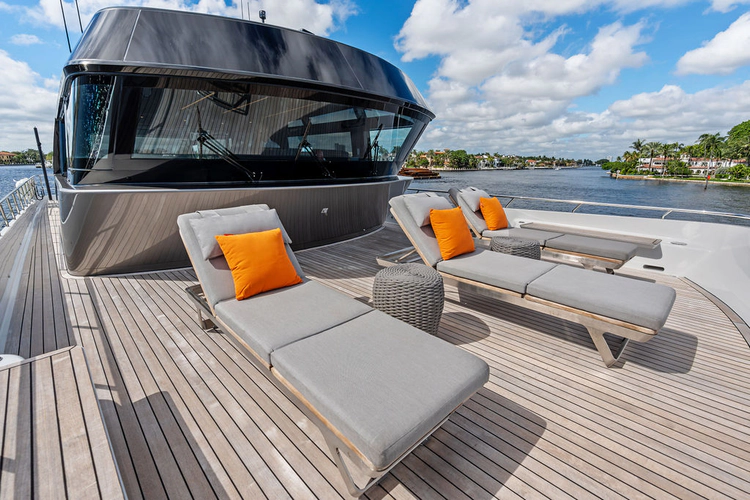 Reunion Yacht Photos Pics 