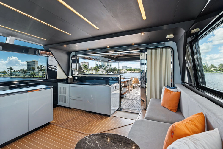 Reunion Yacht Photos Pics 