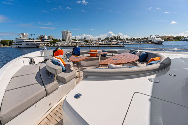 Reunion Yacht Photos Pics 