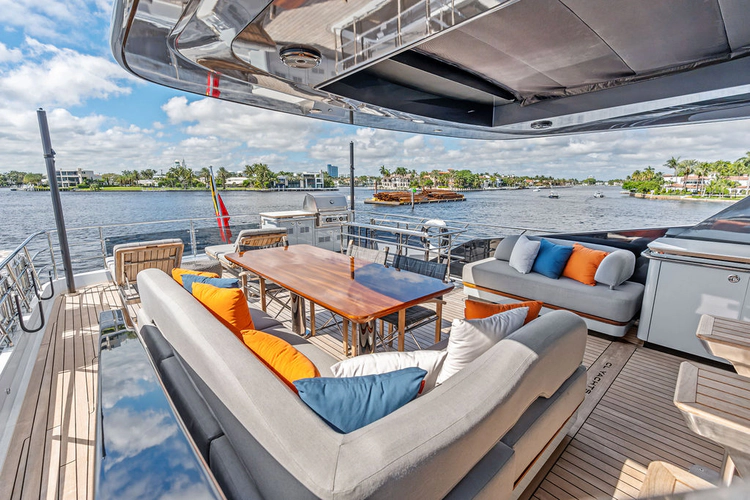 Reunion Yacht Photos Pics 