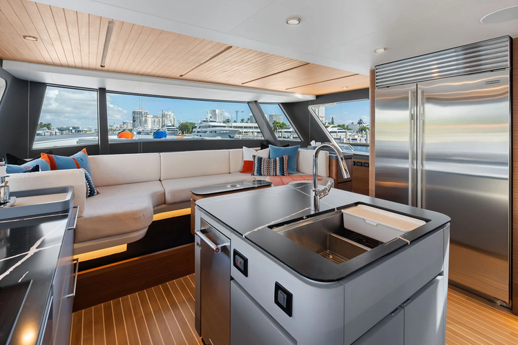 Reunion Yacht Photos Pics 