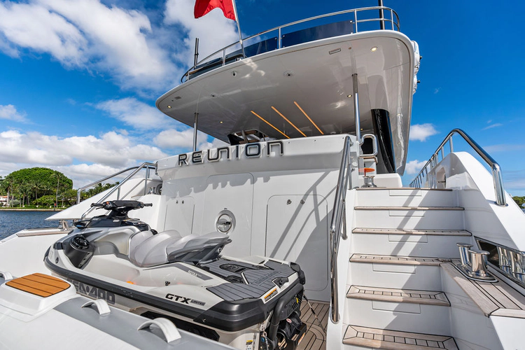 Reunion Yacht Photos Pics 