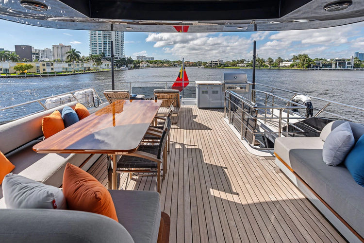 Reunion Yacht Photos Pics 