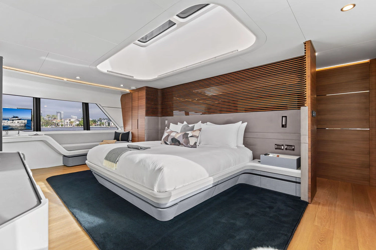Reunion Yacht Photos Pics 