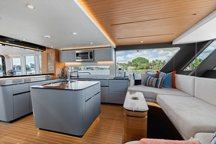 Reunion Yacht Photos Pics 