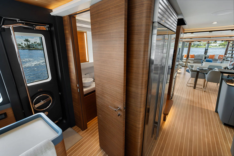 Reunion Yacht Photos Pics 