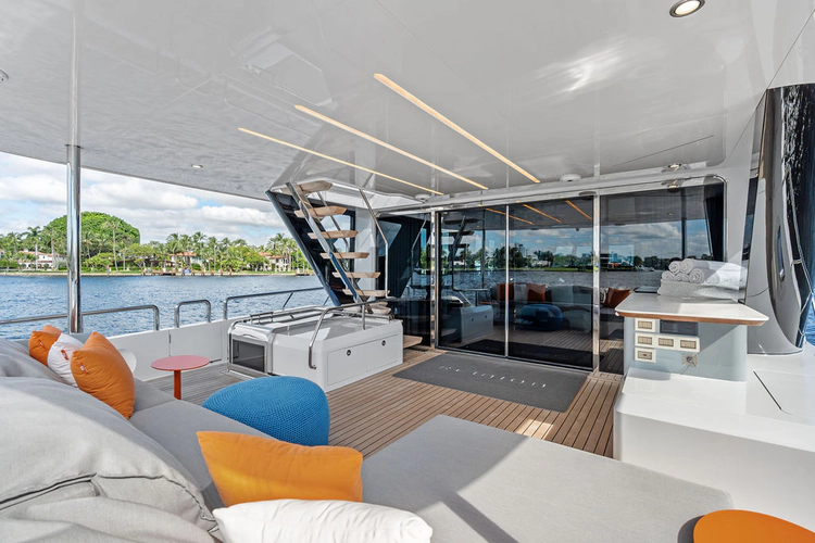 Reunion Yacht Photos Pics 