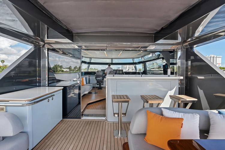 Reunion Yacht Photos Pics 