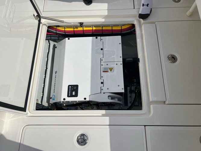 With Seakeeper Yacht Photos Pics 