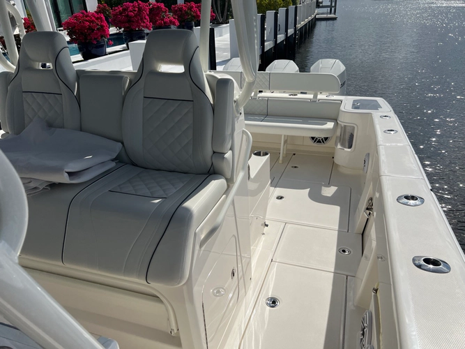 With Seakeeper Yacht Photos Pics 