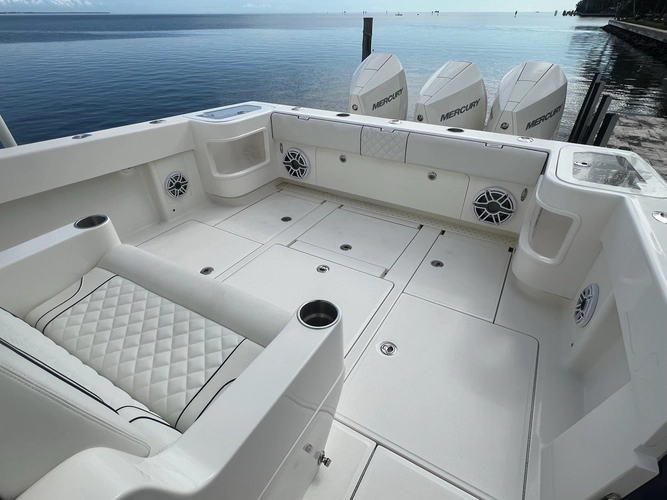 With Seakeeper Yacht Photos Pics 