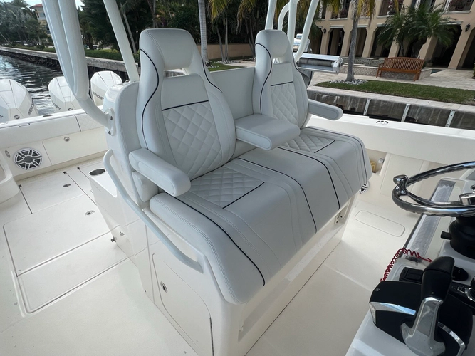 With Seakeeper Yacht Photos Pics 