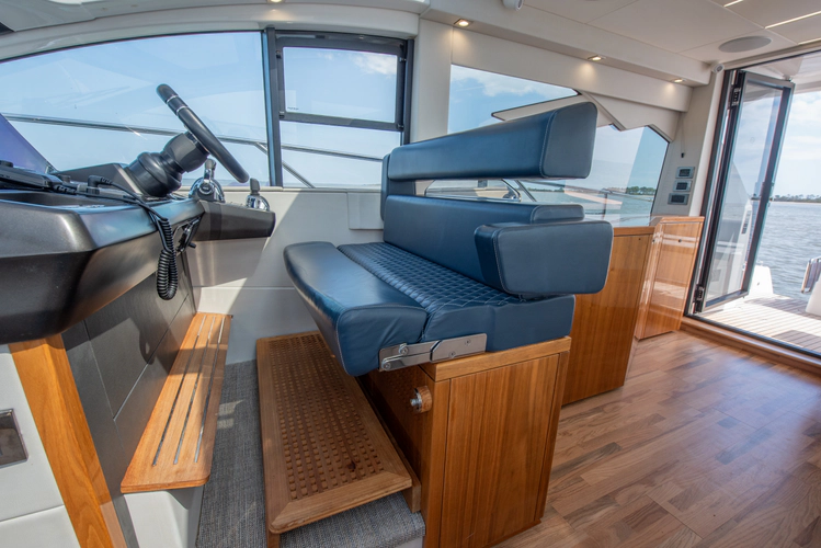 Dulzura Yacht Photos Pics 