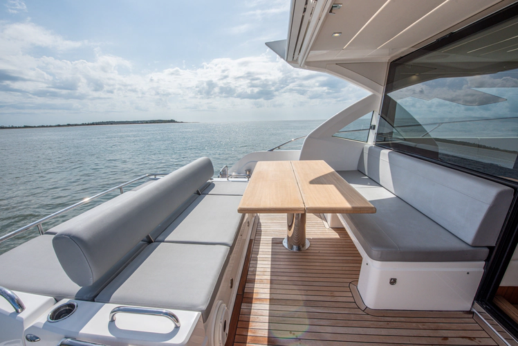 Dulzura Yacht Photos Pics 