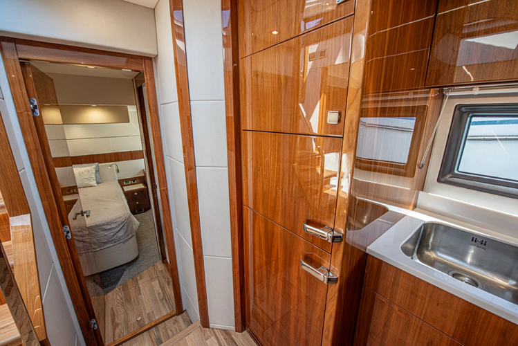 Dulzura Yacht Photos Pics 