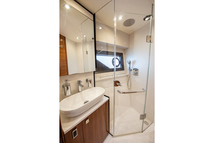 Dulzura Yacht Photos Pics 