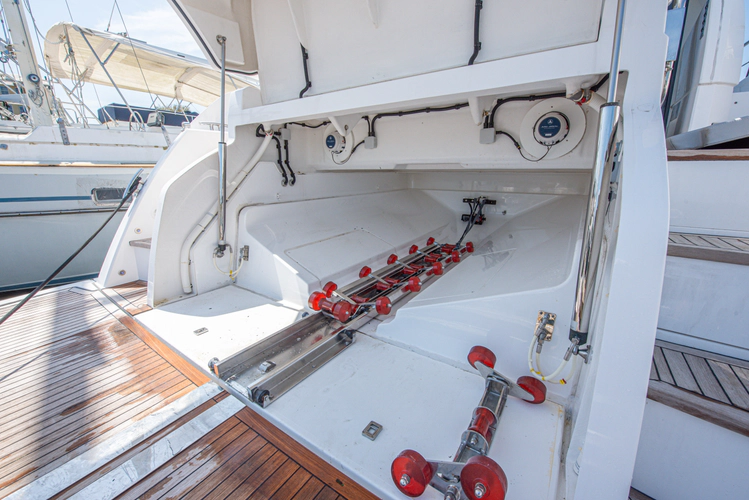 Dulzura Yacht Photos Pics 