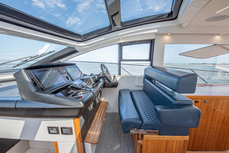 Dulzura Yacht Photos Pics 