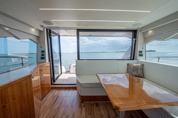 Dulzura Yacht Photos Pics 